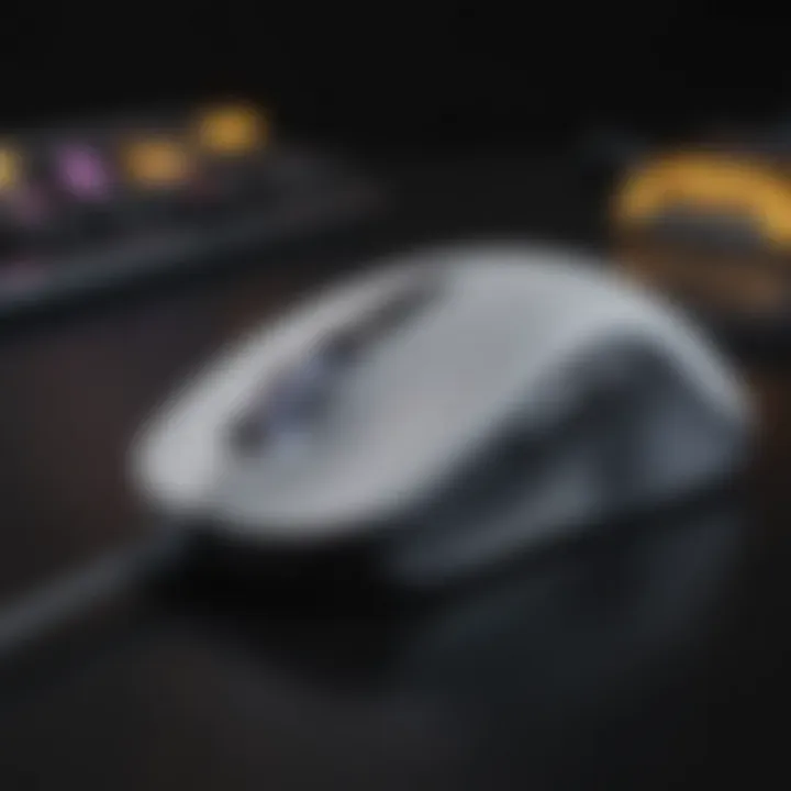 Mamba mouse highlighting its ergonomic features and customizable buttons.