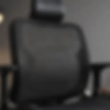 Breathable mesh backrest for optimal comfort on a computer chair